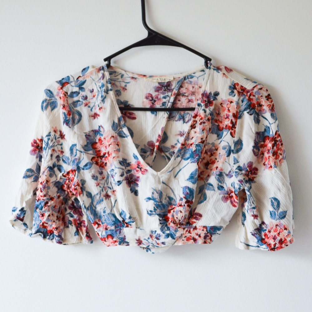 Pretty Flowy Sleeve Womens Floral Crop Top With Open Back Tie Knot Size Medium
